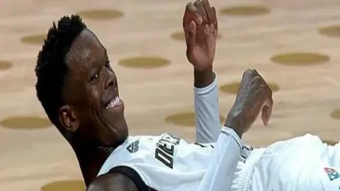 刘圣书谭宁女双赢得中国羽毛球大师赛冠军，央视新闻客户端实时报道